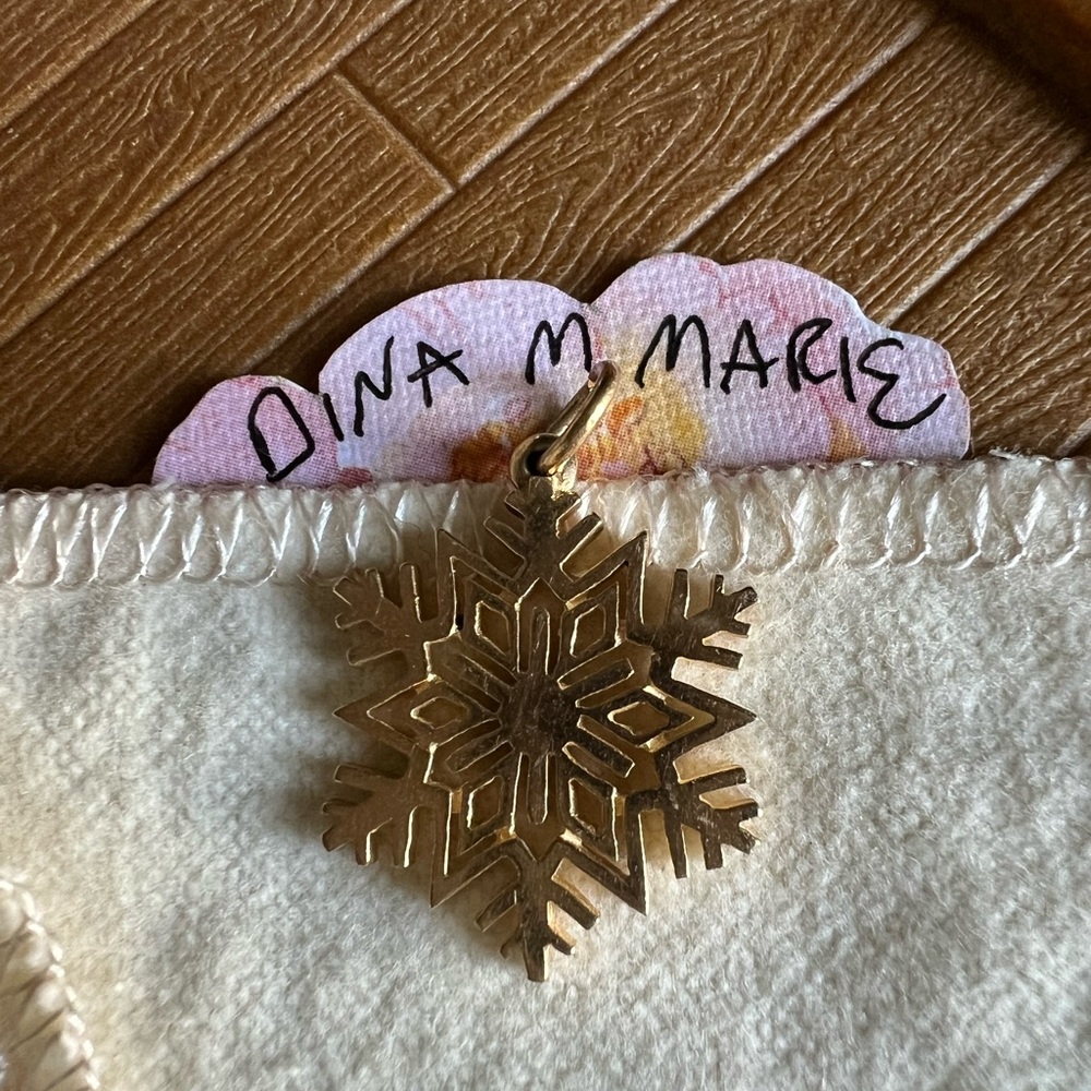 James Avery Retired 14kt Yellow Gold Snowflake Charm!